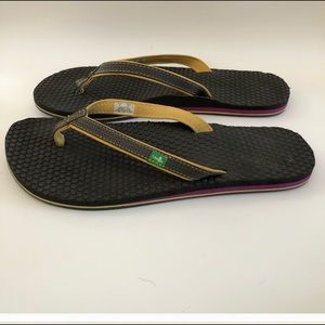 ISO these sanuk flip flops size 7.5-8